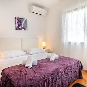 Apartment Rooms&apartments Zelux, Split