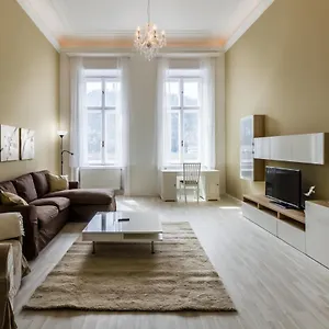 https://spacious-riverside-residency.inbudapesthotels.com