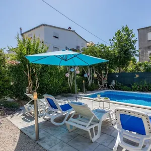 Apartment Dalmatian 230m2 With Pool And Garden Near The Old Town For Families, Split