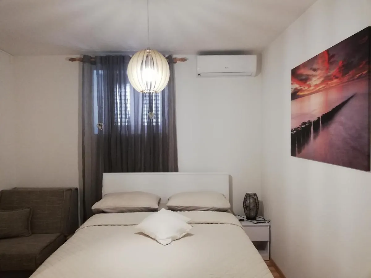Apartment Studio Apartman Lenka Split